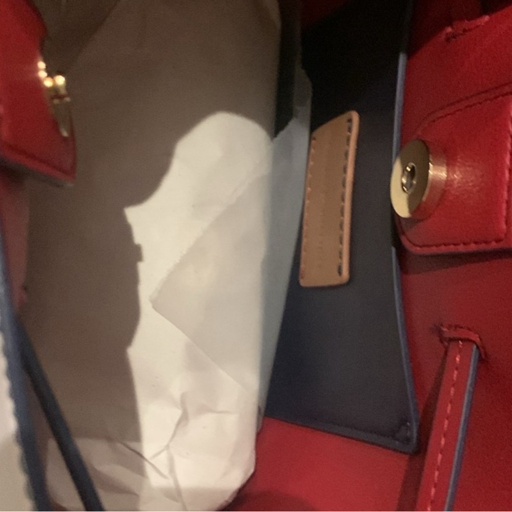 NEW Tommy Hilfiger White and Black Bucket Crossbody Bag - Picture 7 of 11